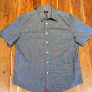 UNTUCKit Gray Short Sleeve Button Down Shirt
